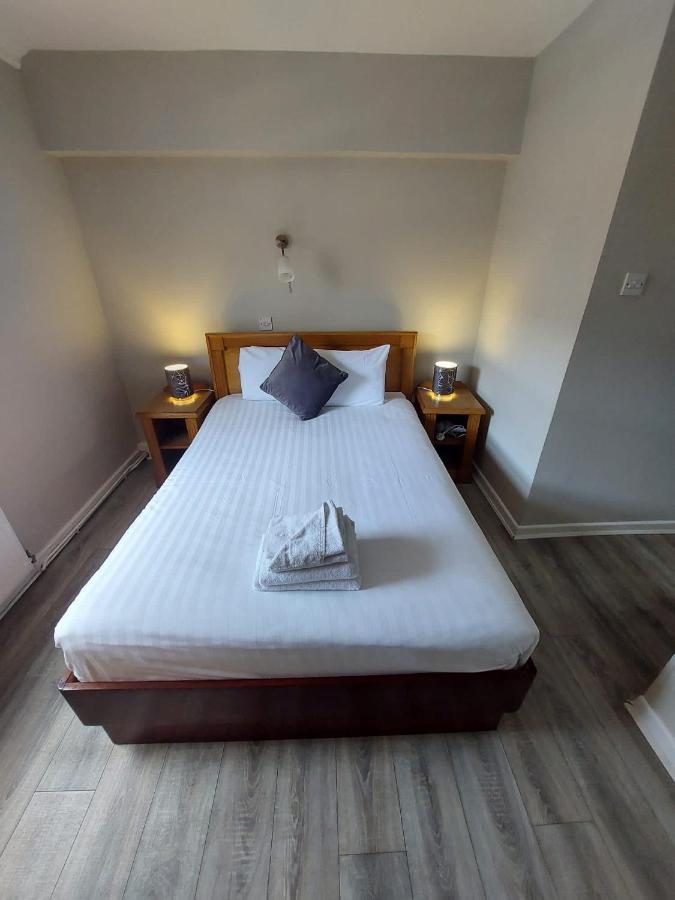 The Bailey Gastro Bar Bed & Breakfast Атлоун Екстериор снимка