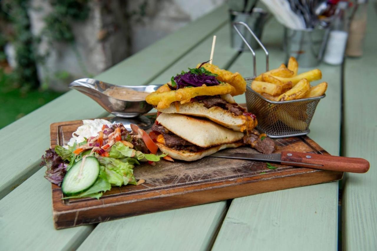 The Bailey Gastro Bar Bed & Breakfast Атлоун Екстериор снимка