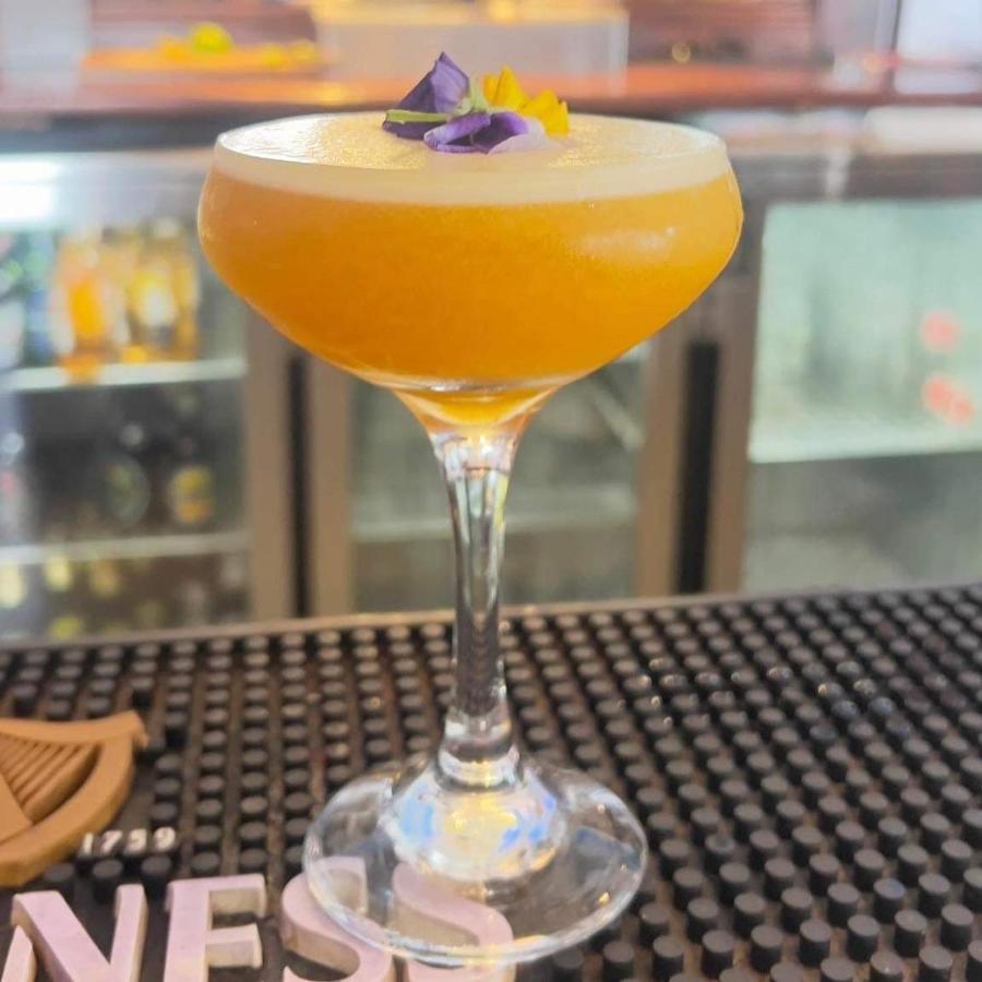 The Bailey Gastro Bar Bed & Breakfast Атлоун Екстериор снимка